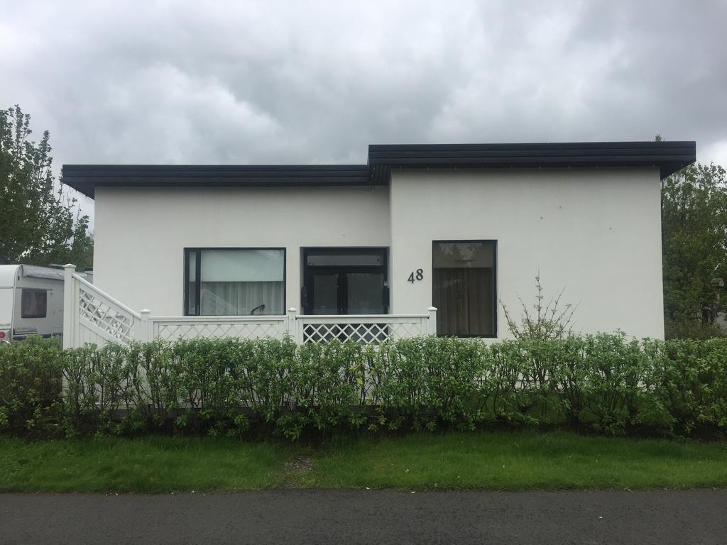 Ferienwohnung Hvita Husith, Kirkjubraut 48 Höfn Exterior foto
