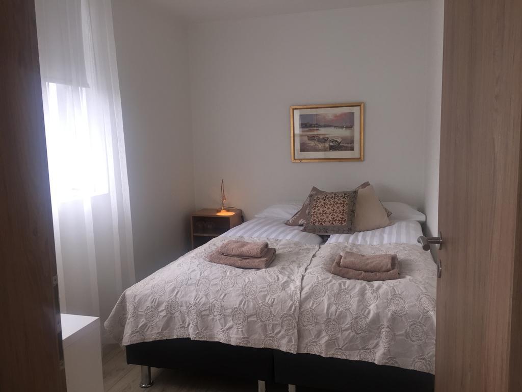 Ferienwohnung Hvita Husith, Kirkjubraut 48 Höfn Exterior foto