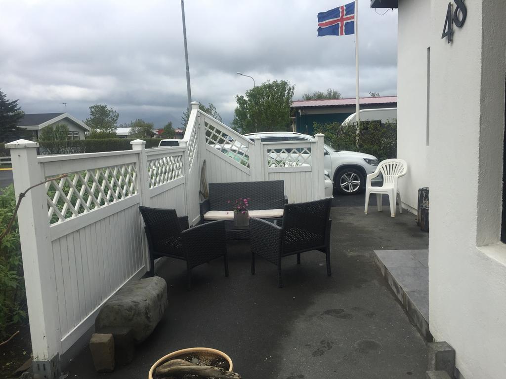 Ferienwohnung Hvita Husith, Kirkjubraut 48 Höfn Exterior foto