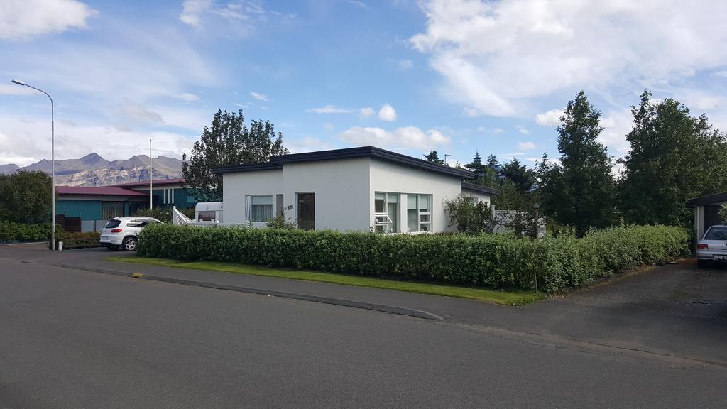 Ferienwohnung Hvita Husith, Kirkjubraut 48 Höfn Exterior foto