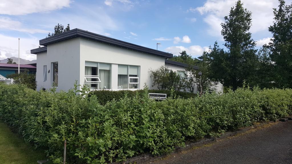 Ferienwohnung Hvita Husith, Kirkjubraut 48 Höfn Exterior foto