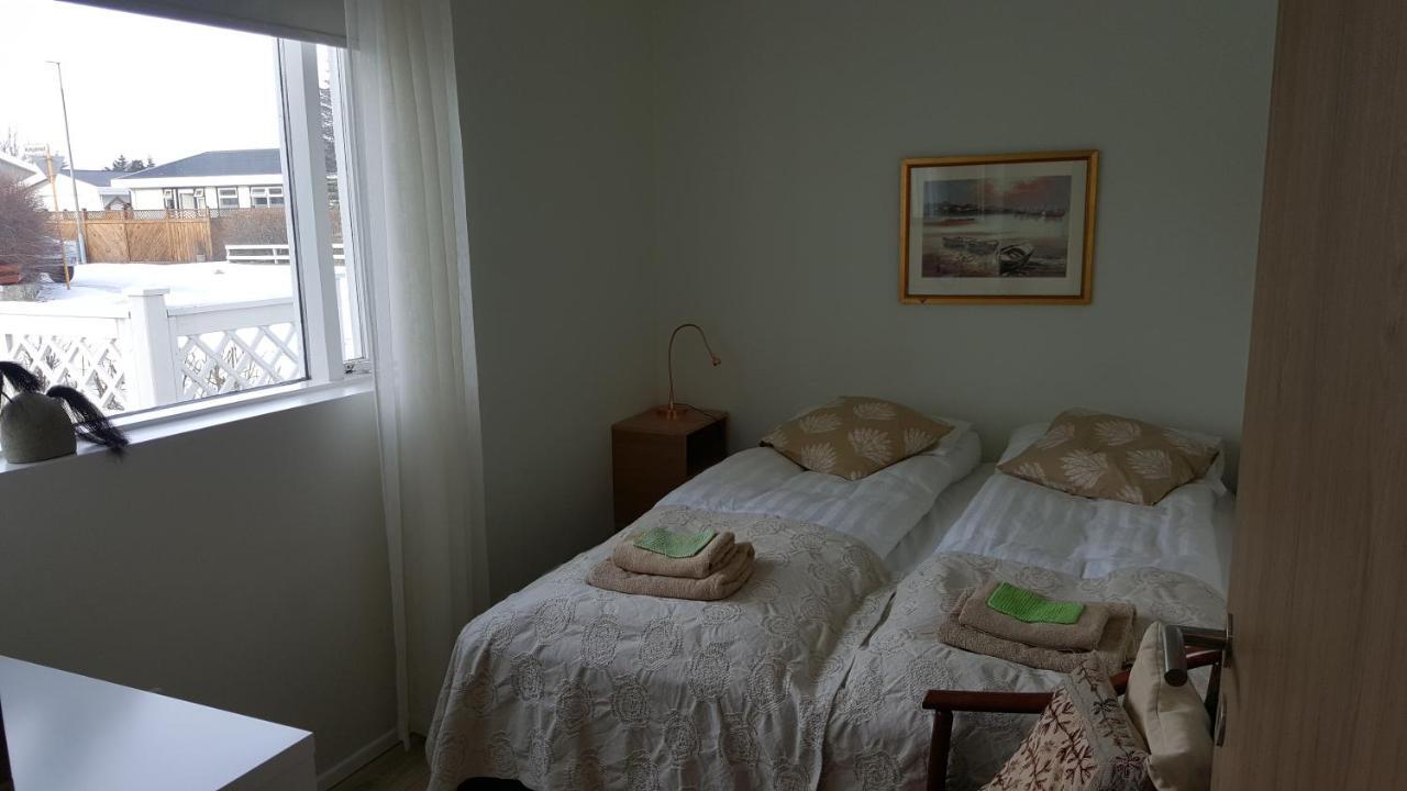 Ferienwohnung Hvita Husith, Kirkjubraut 48 Höfn Exterior foto